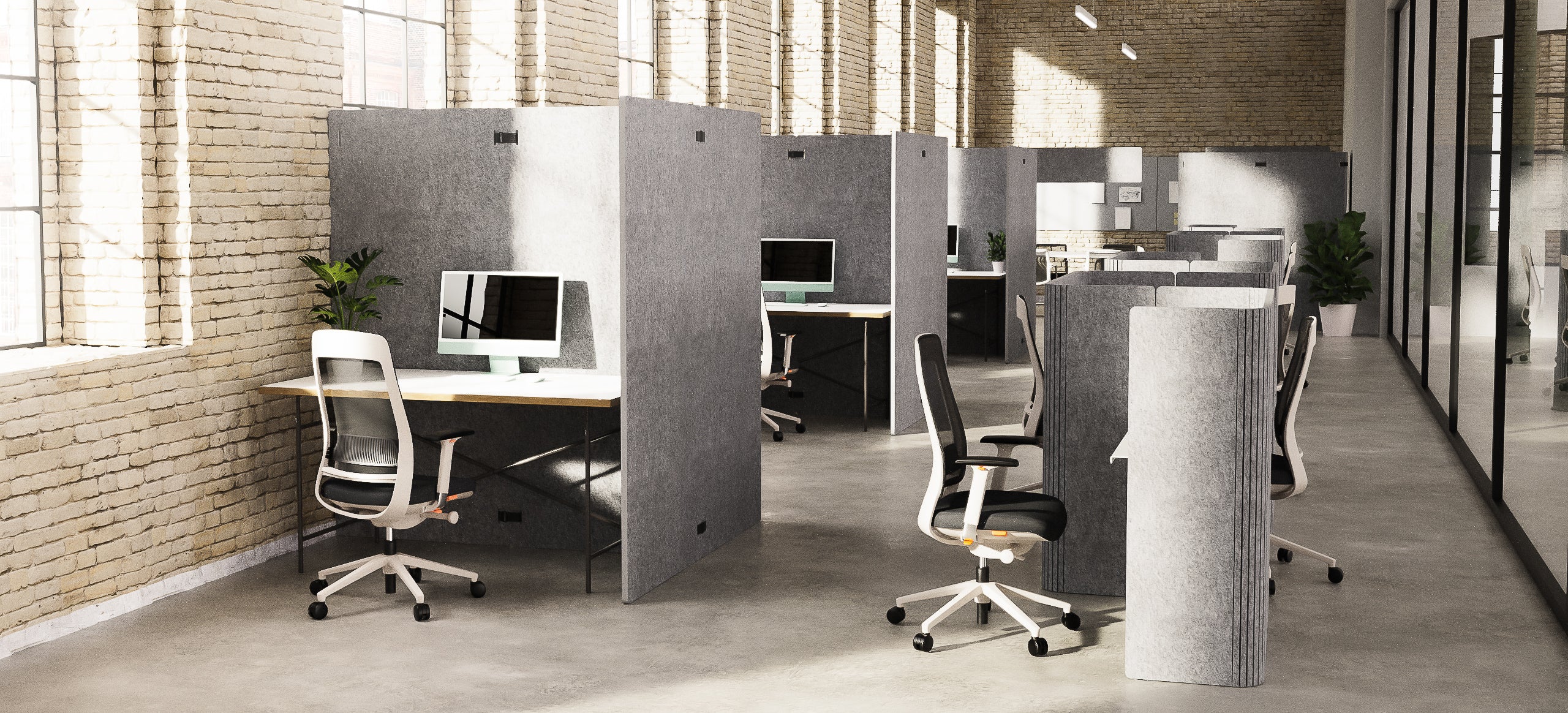 Großraumbüro, Coworking Space mit Akustikplatten und schallgedämmten Schreibtischen